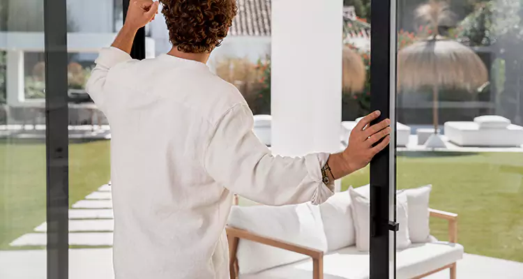 Sliding Screen Door Maintenance for Closing Issues in Sarasota, FL